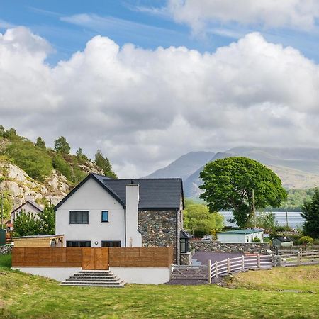 Arlyn, Padarn Lake Viewpoint In Snowdonia Caernarfon Exterior photo